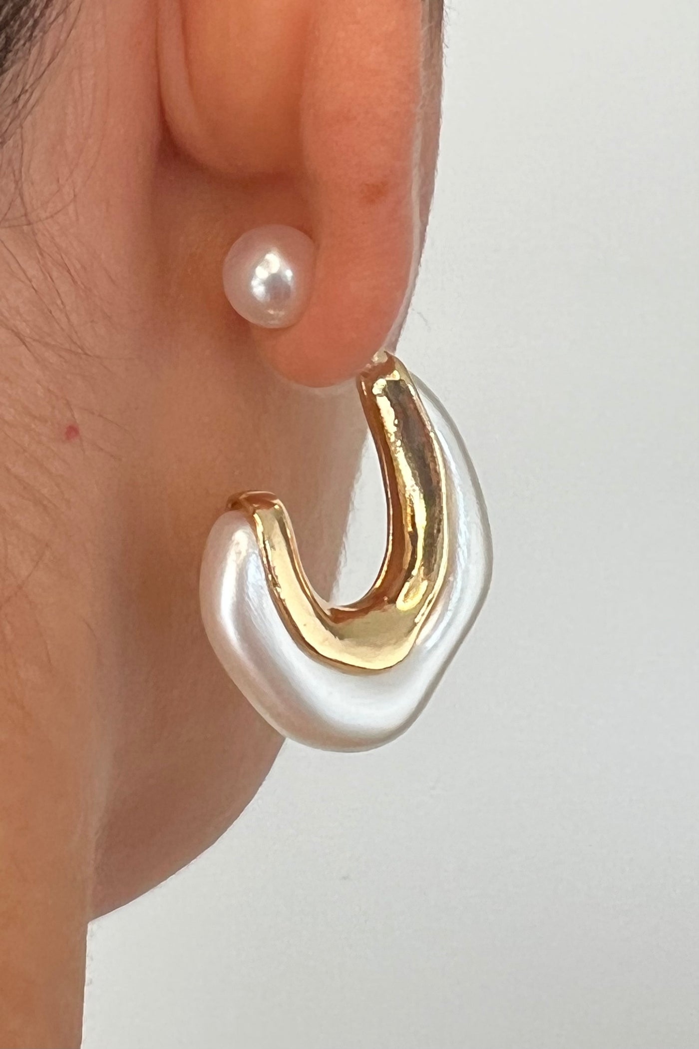 Dara Pearl Earring